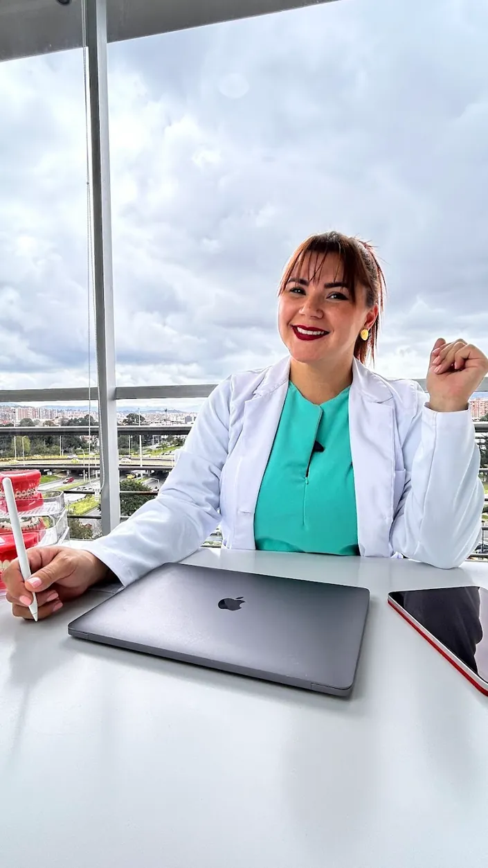 DENTISTERÍA DIGITAL – ORTODONCIA INVISIBLE – INVISALIGN – SMARTEE