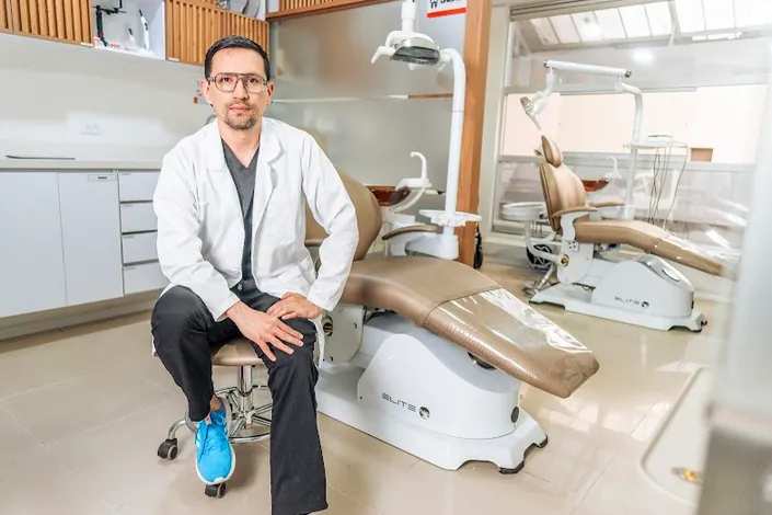 Cirujano maxilofacial Dr. Julio César Chavez Moreno