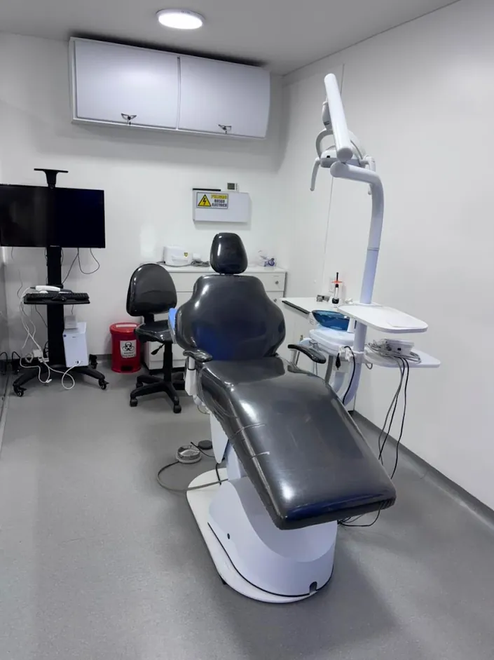 CLINICA ODONTOLOGICA – ORAL LINE By Luis Fernando Londoño