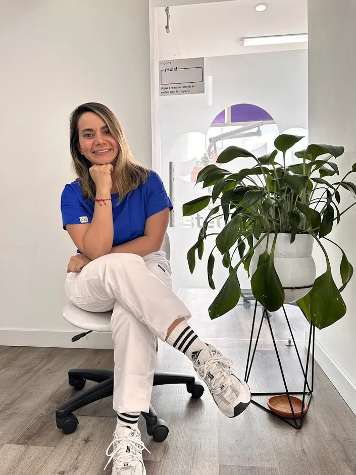 Cliniodonto- Odontologia Estetica-Ortodoncia Angela Aristizabal