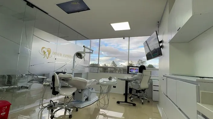 Diseño de sonrisa / Dental Experience / Blanqueamiento dental/ implantes Dentales
