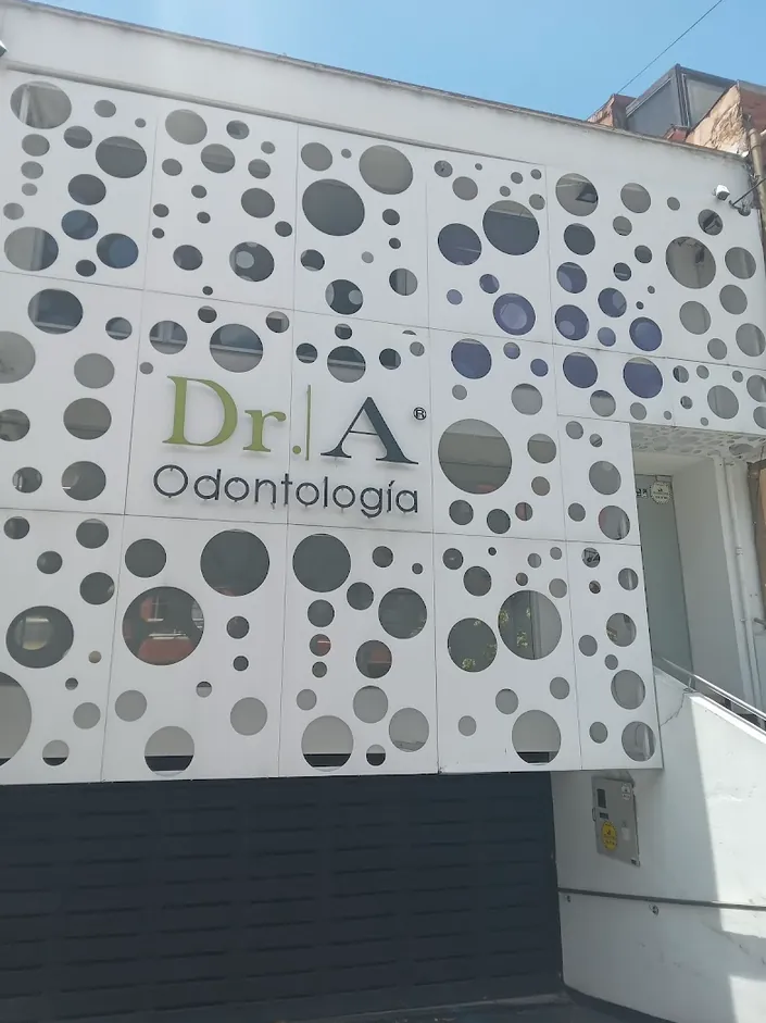 Dr. Alex Llanos Unidad de Odontologia Estetica