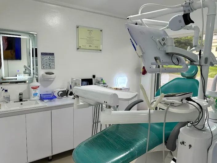 Dr. Emmanuel Molano Odontologia