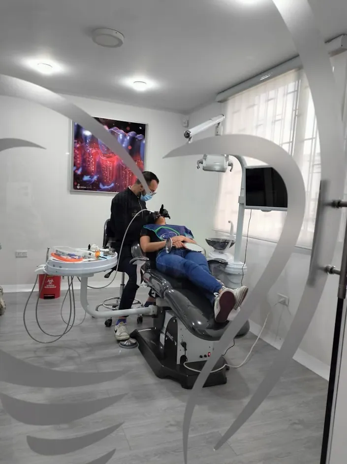 Dr. HUMBERTO PARRA /ODONTOLOGÍA