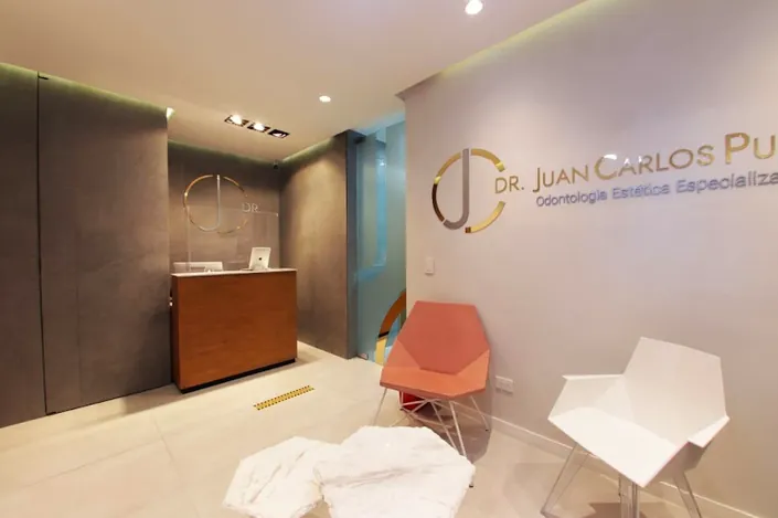 Dr. Juan Carlos Puentes | Odontología Estética Especializada