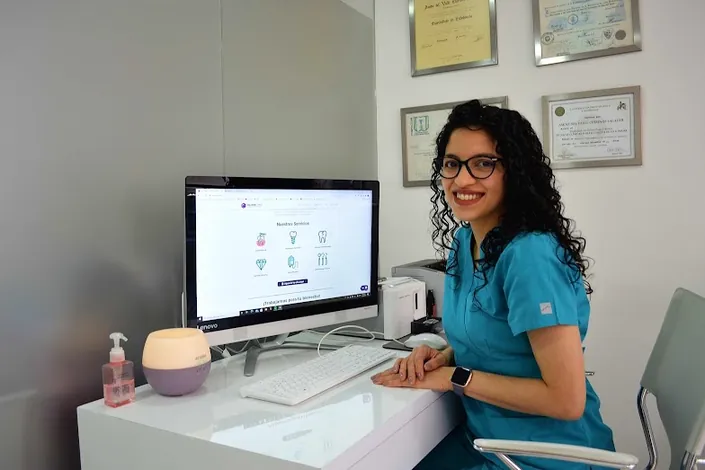 Dra Amdie Chirinos – Endodoncista en Bogotá
