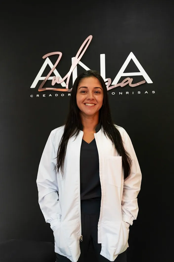 Dra. Ana Zuluaga – Diseño de Sonrisa en Medellín