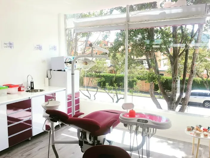 Dra. Andrea Sánchez – Odontología Estética
