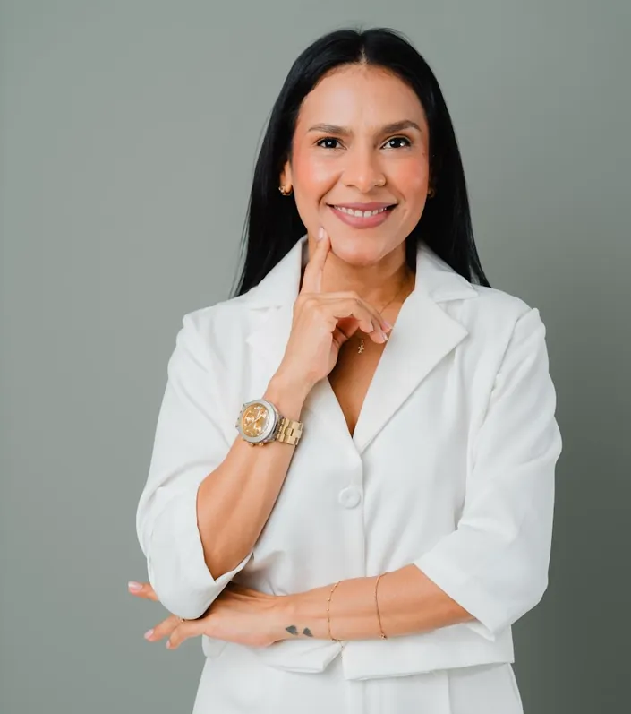 Dra. Sandra de la Cruz | Diseño de Sonrisa y Porcelain Veneers en Barranquilla