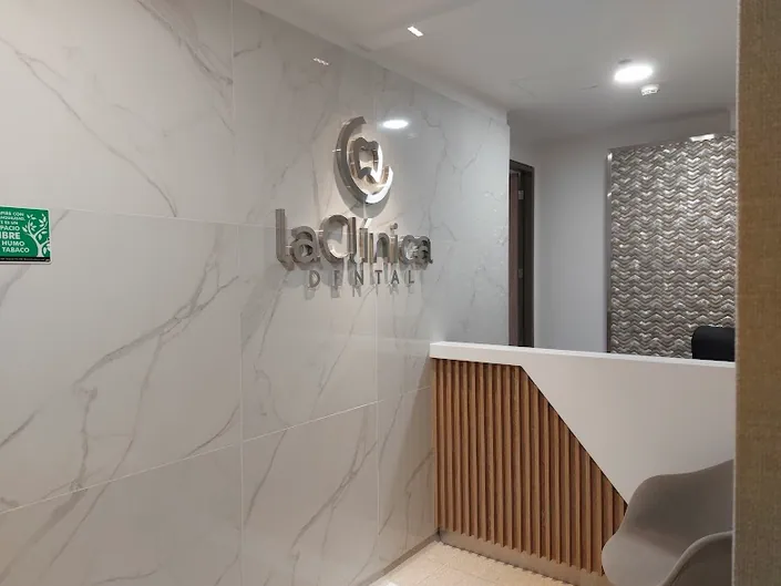 La Clínica Dental (Country)