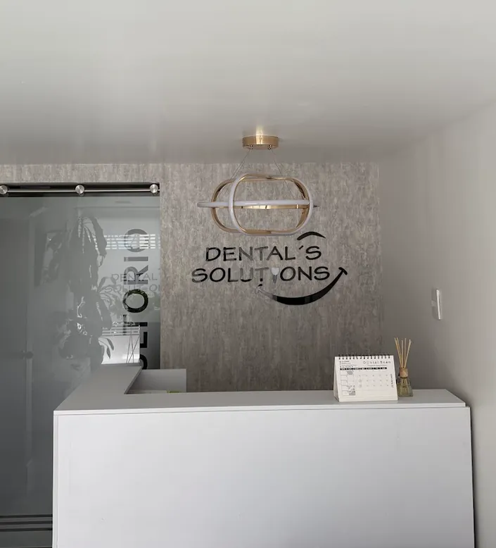 odontología dentals solutions – Implantes Dentales (Sede Villas de Granada)
