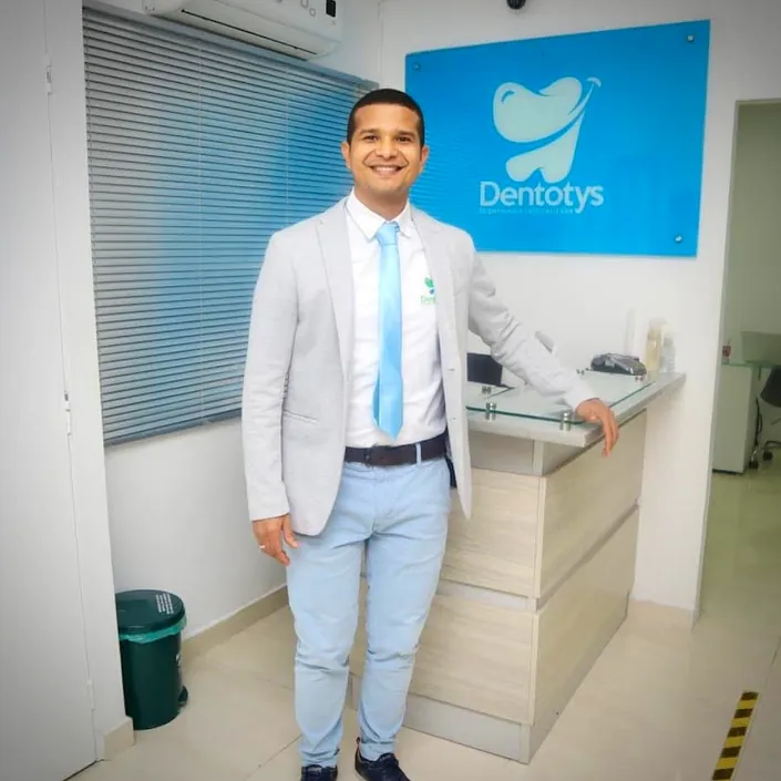 Odontología Dentotys – Carlos Guillen, Odontólogo ortodoncista, Soledad