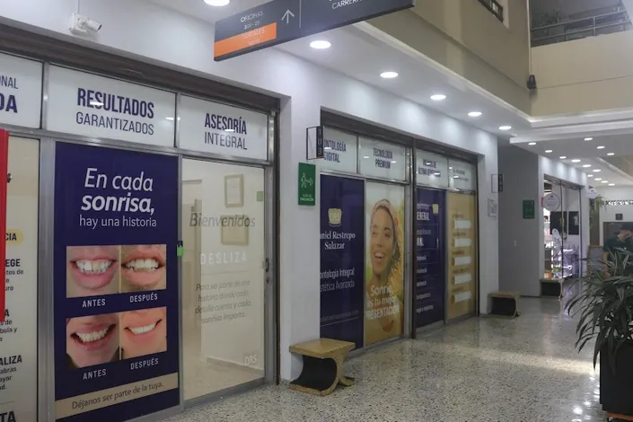 Odontologo Daniel Restrepo Salazar