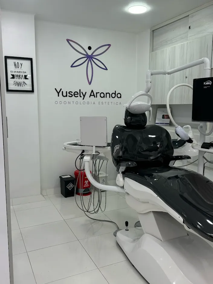 Yusely Aranda – Odontología Estética